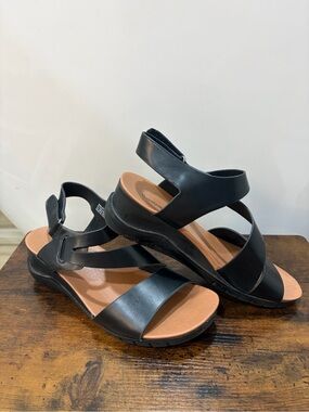 BareTraps Black Strap Comfort Sandals